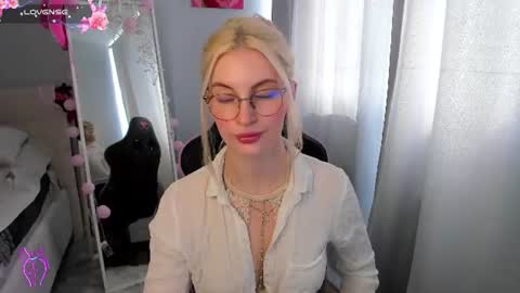 Snapshot of kimmy1_powell chatting on June 17, 8:50 am kimmy1_powell online show from June 17, 8:50 am