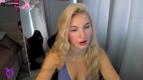Snapshot of kimmy1_powell chatting on June 27, 4:50 am kimmy1_powell online show from June 27, 4:50 am