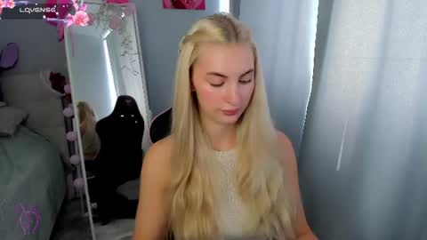 Snapshot of kimmy1_powell chatting on August 7, 5:09 am kimmy1_powell online show from August 7, 5:09 am