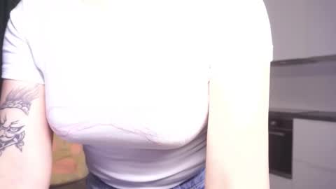 Snapshot of kimpintyau chatting on December 16, 5:29 pm Kim online show from December 16, 5:29 pm