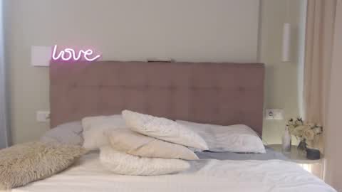KimShineee online show from April 28, 3:11 am
