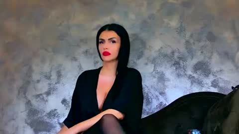 Kim Wilmes online show from July 11, 1:58 pm