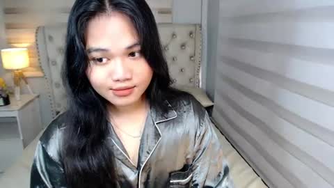 Snapshot of kina_greyx chatting on June 19, 5:01 am kina online show from June 19, 5:01 am
