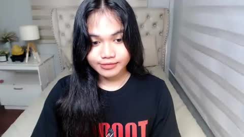 Snapshot of kina_greyx chatting on July 4, 5:35 am kina online show from July 4, 5:35 am