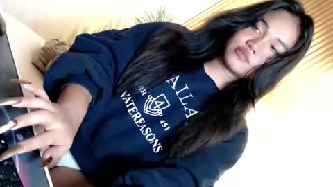 Snapshot of kina_greyx chatting on July 22, 6:49 am kina online show from July 22, 6:49 am