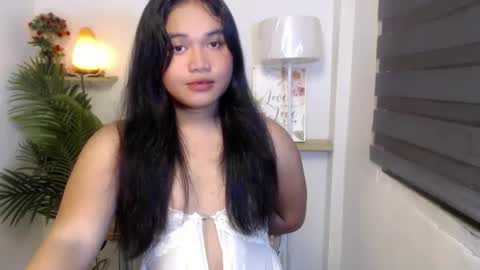 Snapshot of kina_greyx chatting on July 29, 10:46 am kina online show from July 29, 10:46 am