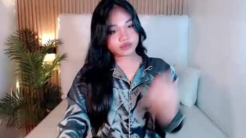 Snapshot of kina_greyx chatting on August 4, 6:54 pm kina online show from August 4, 6:54 pm