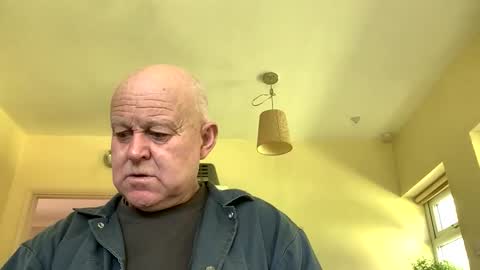 Snapshot of kindahairy4u chatting on April 12, 1:05 pm kindahairy4u online show from April 12, 1:05 pm