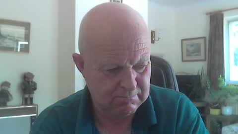 Snapshot of kindahairy4u chatting on August 2, 2:15 pm kindahairy4u online show from August 2, 2:15 pm