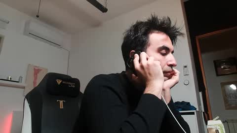 Snapshot of king7045 chatting on December 23, 8:00 am king7045 online show from December 23, 8:00 am