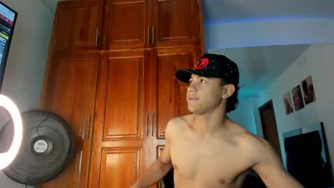 Snapshot of king_ares1 chatting on May 4, 11:06 am king_ares1 online show from May 4, 11:06 am