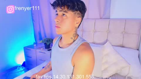 Snapshot of king_azahell chatting on May 16, 9:57 pm king help me reach 100 likes online show from May 16, 9:57 pm