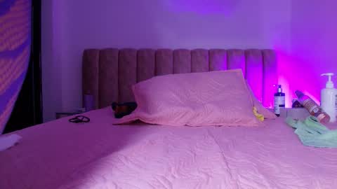 Bella online show from November 25, 3:06 am