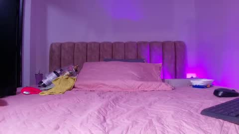 Bella online show from November 29, 3:09 am