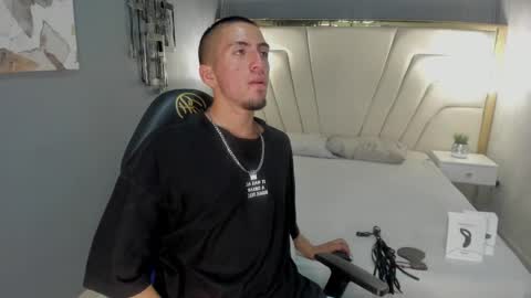 Snapshot of king_dante_ chatting on December 7, 5:31 pm King Dante online show from December 7, 5:31 pm