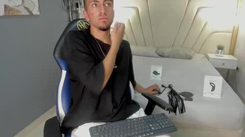 Snapshot of king_dante_ chatting on December 7, 8:38 pm King Dante online show from December 7, 8:38 pm