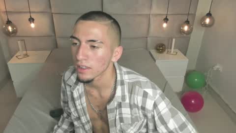 Snapshot of king_dante_ chatting on December 30, 2:42 am King Dante online show from December 30, 2:42 am