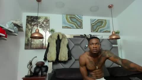 Snapshot of king_fitt_ chatting on December 4, 3:54 pm HOT MEN BLACK online show from December 4, 3:54 pm