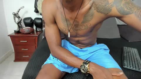Snapshot of king_fitt_ chatting on December 30, 6:49 pm HOT MEN BLACK online show from December 30, 6:49 pm