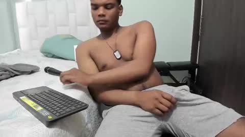 Snapshot of king_men2 chatting on February 15, 9:59 pm king_men2 online show from February 15, 9:59 pm