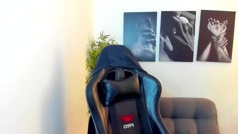 Snapshot of king_of_kings__ chatting on February 1, 1:23 am king_of_kings__ online show from February 1, 1:23 am