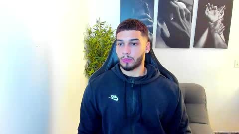 Snapshot of king_of_kings__ chatting on February 14, 2:50 am king_of_kings__ online show from February 14, 2:50 am