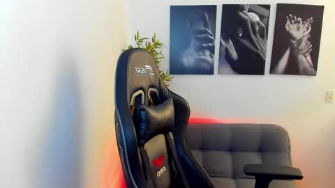 Snapshot of king_of_kings__ chatting on February 19, 3:28 am king_of_kings__ online show from February 19, 3:28 am