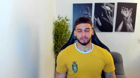 Snapshot of king_of_kings__ chatting on February 24, 3:55 am king_of_kings__ online show from February 24, 3:55 am