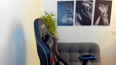 Snapshot of king_of_kings__ chatting on February 25, 12:58 am king_of_kings__ online show from February 25, 12:58 am