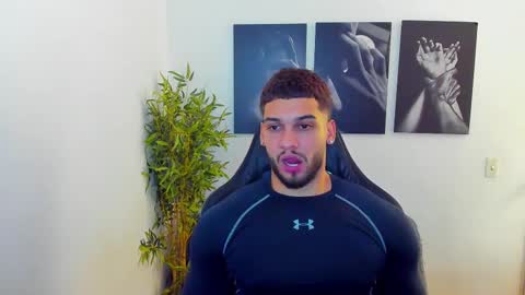 Snapshot of king_of_kings__ chatting on March 8, 1:39 am king_of_kings__ online show from March 8, 1:39 am