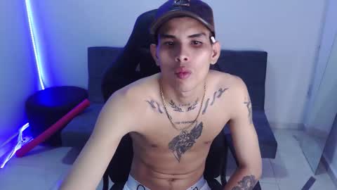 Snapshot of king_warlord chatting on December 23, 7:28 am king_warlord online show from December 23, 7:28 am