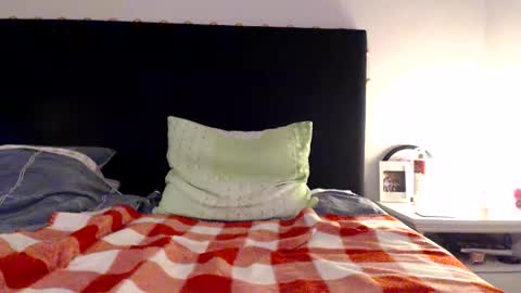 Snapshot of kingandprincess chatting on June 6, 6:56 pm sexysexyhotwetpinkredpussy online show from June 6, 6:56 pm