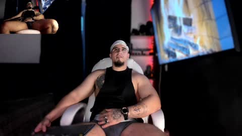 King Bear online show from December 5, 5:17 pm