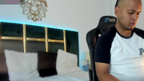 Snapshot of kingg_jay chatting on May 14, 11:50 am kingg_jay online show from May 14, 11:50 am