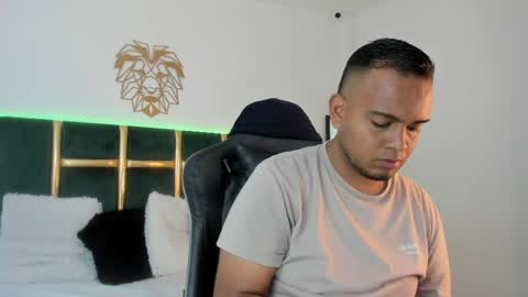 Snapshot of kingg_jay chatting on May 24, 12:21 pm kingg_jay online show from May 24, 12:21 pm