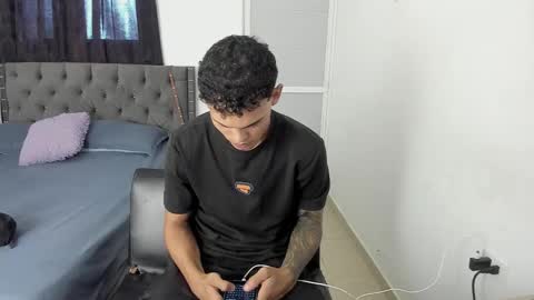 DOMINANT ALPHA KINGS online show from December 22, 6:38 pm