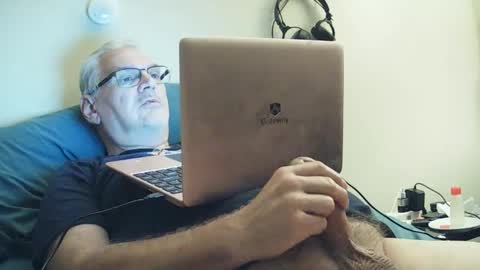 Snapshot of kingtongue10 chatting on October 11, 10:36 am kingtongue10 online show from October 11, 10:36 am