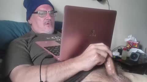 Snapshot of kingtongue10 chatting on April 13, 9:09 pm kingtongue10 online show from April 13, 9:09 pm