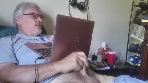 Snapshot of kingtongue10 chatting on April 22, 9:16 pm kingtongue10 online show from April 22, 9:16 pm
