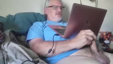 Snapshot of kingtongue10 chatting on April 25, 8:39 pm kingtongue10 online show from April 25, 8:39 pm