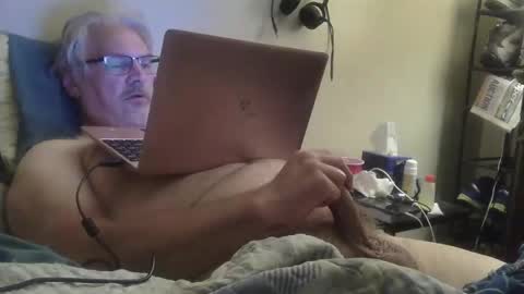 Snapshot of kingtongue10 chatting on May 1, 6:40 am kingtongue10 online show from May 1, 6:40 am