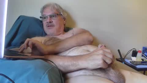 Snapshot of kingtongue10 chatting on May 15, 9:44 pm kingtongue10 online show from May 15, 9:44 pm