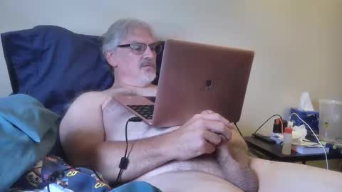 Snapshot of kingtongue10 chatting on June 5, 3:18 pm kingtongue10 online show from June 5, 3:18 pm