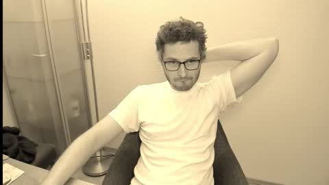 Snapshot of kinksubbydubby chatting on October 29, 11:06 pm kinksubbydubby online show from October 29, 11:06 pm