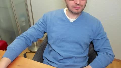 Snapshot of kinksubbydubby chatting on December 3, 9:02 pm kinksubbydubby online show from December 3, 9:02 pm