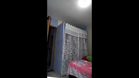 kinky_eli_ online show from December 5, 5:20 pm