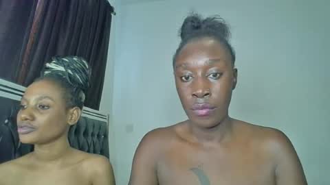 Snapshot of kinky_leila chatting on June 27, 6:51 am kinky_leila online show from June 27, 6:51 am