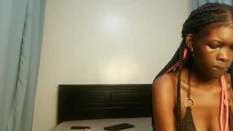 Lola online show from December 4, 11:46 pm