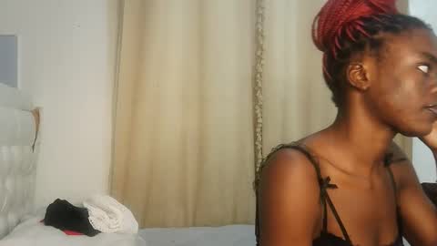 Lola online show from April 1, 10:51 pm