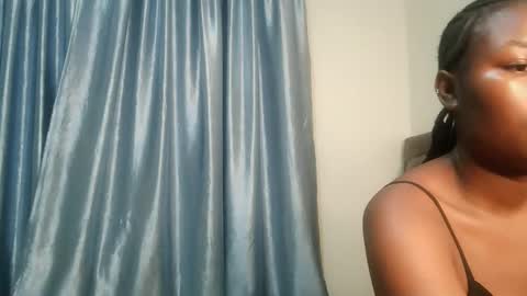 Lola online show from April 6, 4:52 pm